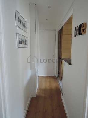 Entrance with woodenfloor