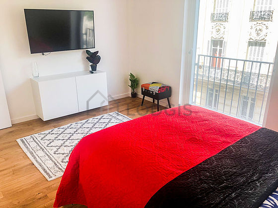 Chambre de 10m² avec du parquet au sol