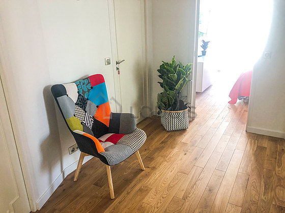 Entrée avec du parquet au sol