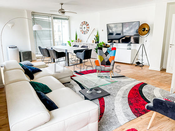 Séjour équipé de télé, 1 fauteuil(s), 1 chaise(s)