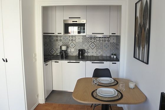 Magnifique cuisine de 3m² avec du carrelage au sol