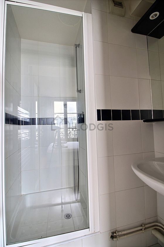 Beautiful bathroom with tile floor