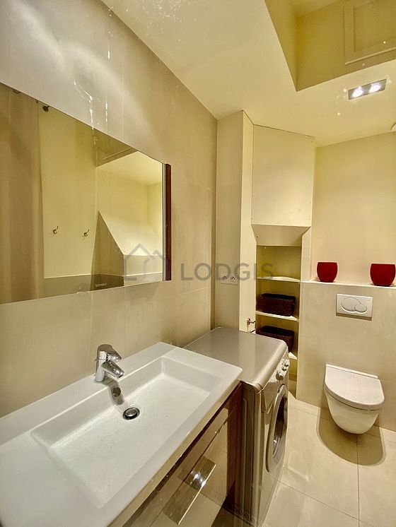 Pleasant and very bright bathroom with tile floor