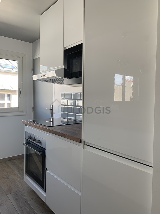Kitchen equipped with washing machine, dryer, refrigerator, crockery