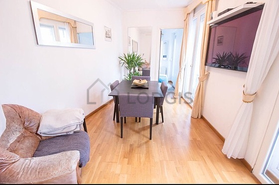 Magnifique séjour très calme et très lumineux d'un appartement à Paris