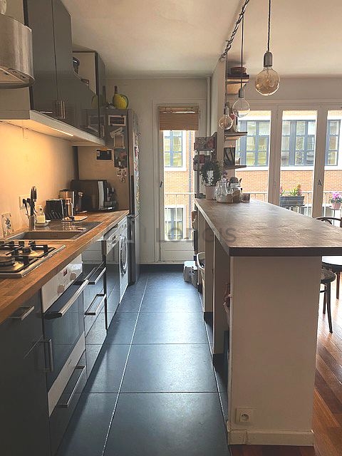 Kitchen equipped with washing machine, dryer, refrigerator, extractor hood