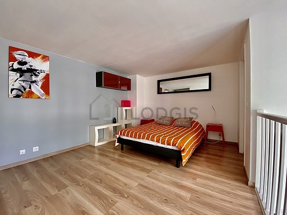 Chambre avec fenêtres