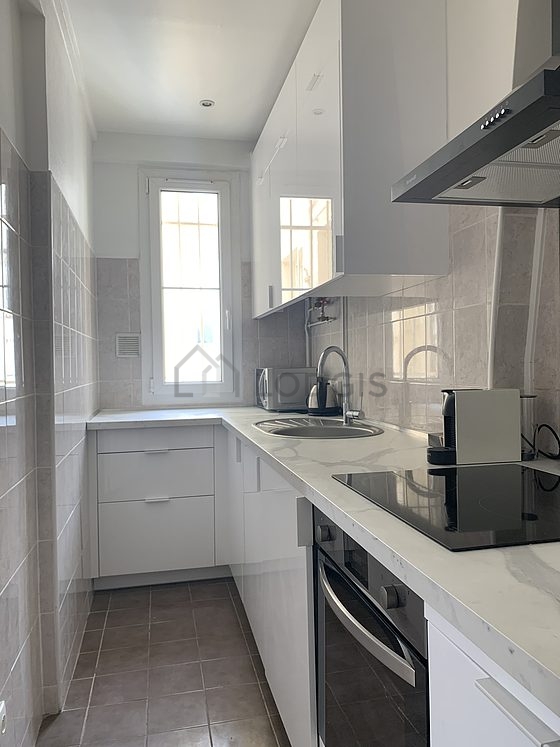 Great kitchen of 4m² with tile floor