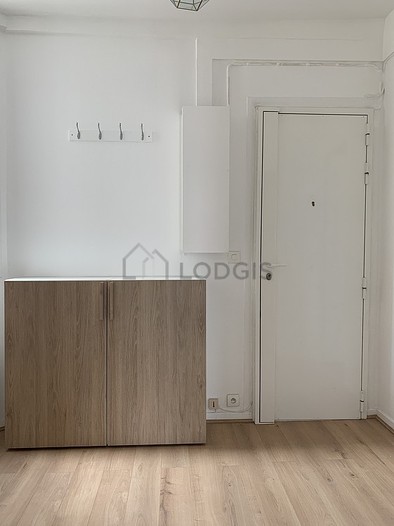 Très belle entrée avec du parquet au sol