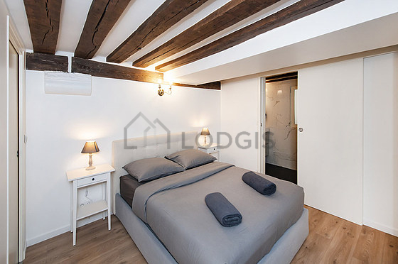 Chambre de 14m² avec du parquet au sol