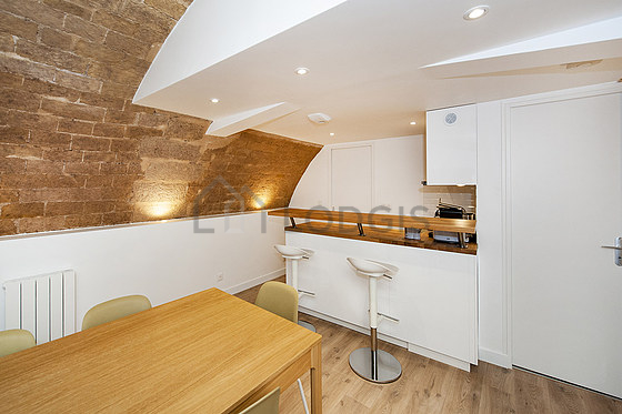 Great kitchen of 4m² with wooden floor