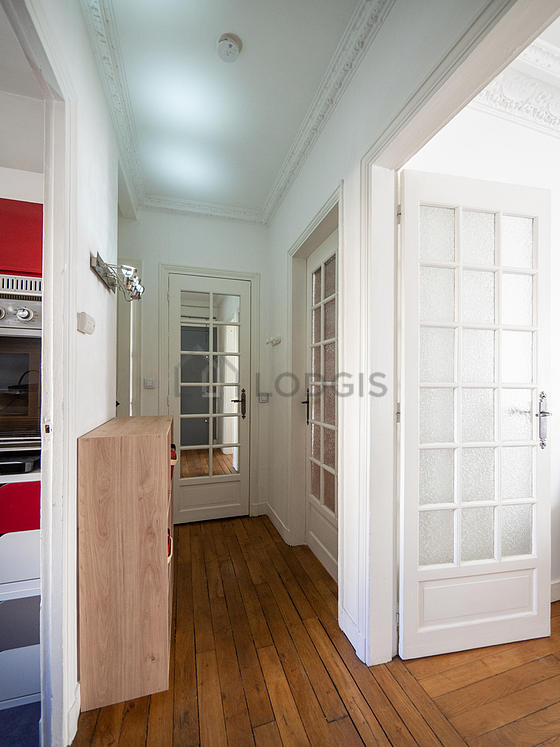 Entrée avec du parquet au sol