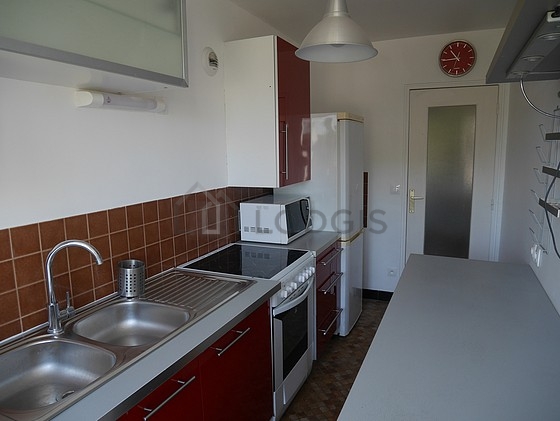 Very bright kitchen with double-glazed windows facing the courtyard