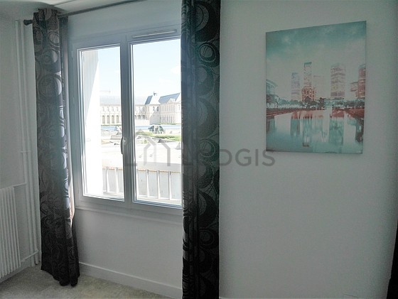 Large living room of 24m² with the carpeting floor