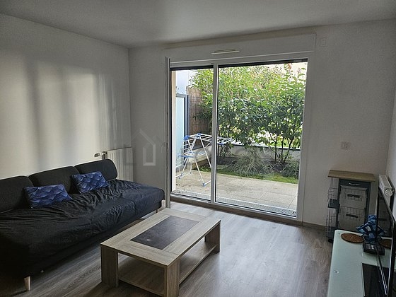 Séjour très calme équipé de 1 canapé(s) lit(s) de 80cm, télé