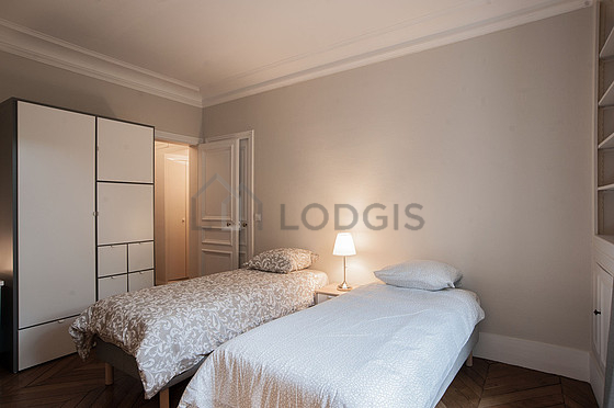 Very quiet bedroom for 2 persons equipped with 2 bed(s) of 80cm