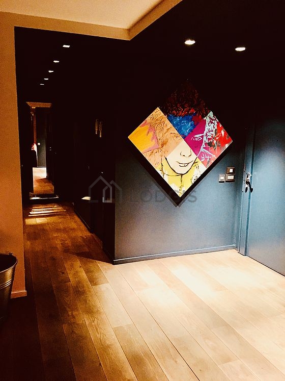 Very beautiful entrance with wooden floor