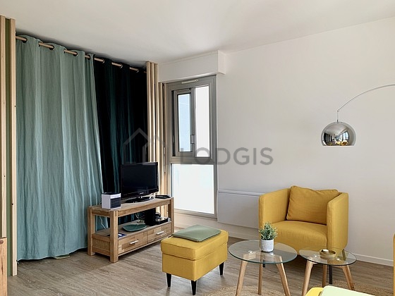 Great, very quiet and very bright sitting room of an apartment in Paris