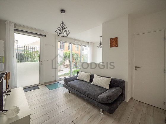 Beau séjour très calme et très lumineux d'un appartement à Paris
