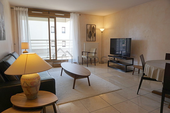 Séjour très calme équipé de télé, lecteur de dvd, 1 fauteuil(s), 1 chaise(s)