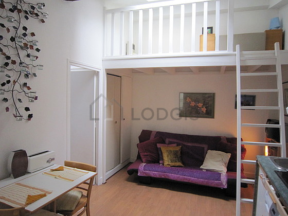 Séjour équipé de 1 lit(s) mezzanine de 0cm, 1 canapé(s) lit(s) de 80cm, télé, ventilateur