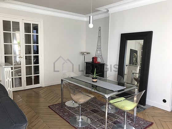 Dining room of 17m² equipped with dining table, sideboard