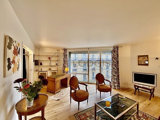 Great, very quiet and very bright sitting room of an apartment in Paris