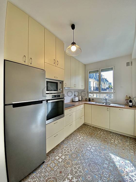 Magnifique cuisine de 9m² avec du carrelage au sol