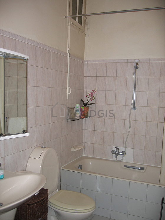 Beautiful bathroom with tile floor