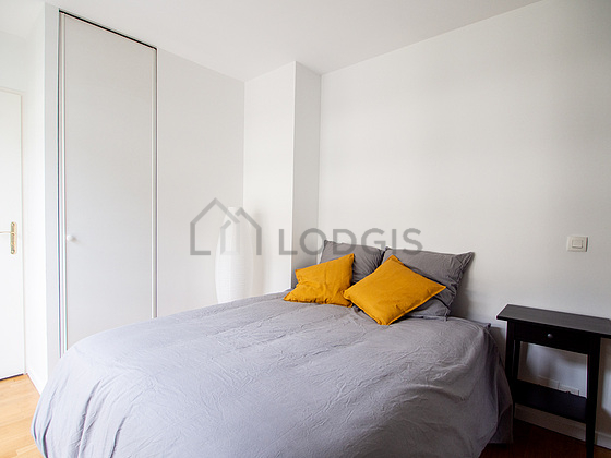 Chambre avec fenêtres double vitrage