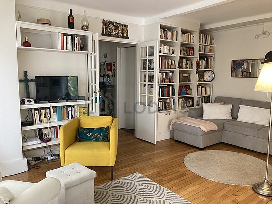 Living room furnished with 1 sofabed(s) of 120cm, tv, 1 armchair(s), 1 chair(s)