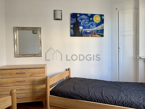 Chambre avec fenêtres double vitrage