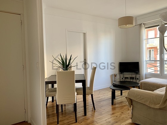 Séjour très calme équipé de télé, 1 fauteuil(s), 1 chaise(s)