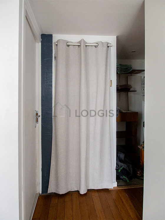 Very beautiful entrance with wooden floor