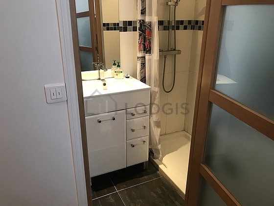 Pleasant bathroom with tile floor