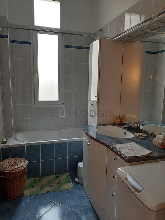 Bathroom with double-glazed windows and with tile floor