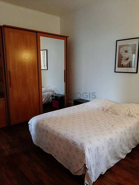 Chambre de 13m² avec du parquet au sol