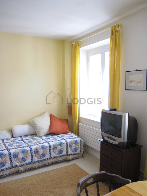 Very quiet living room furnished with 1 bed(s) of 90cm, tv, hi-fi stereo, wardrobe