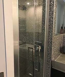 Pleasant and very bright bathroom with tile floor