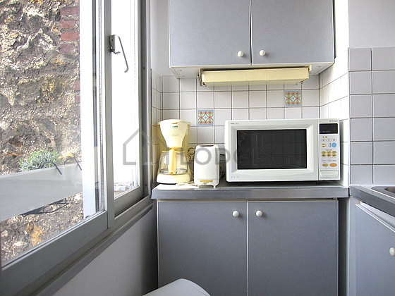 Kitchen with linoleumfloor