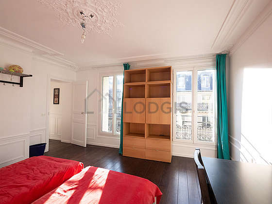 Very quiet bedroom for 2 persons equipped with 2 twin beds of 80cm