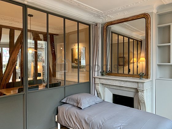 Chambre de 9m² avec du parquet au sol