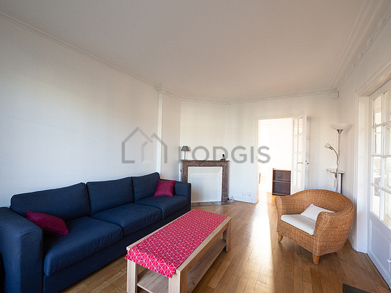 Magnifique séjour très calme et très lumineux d'un appartement à Paris