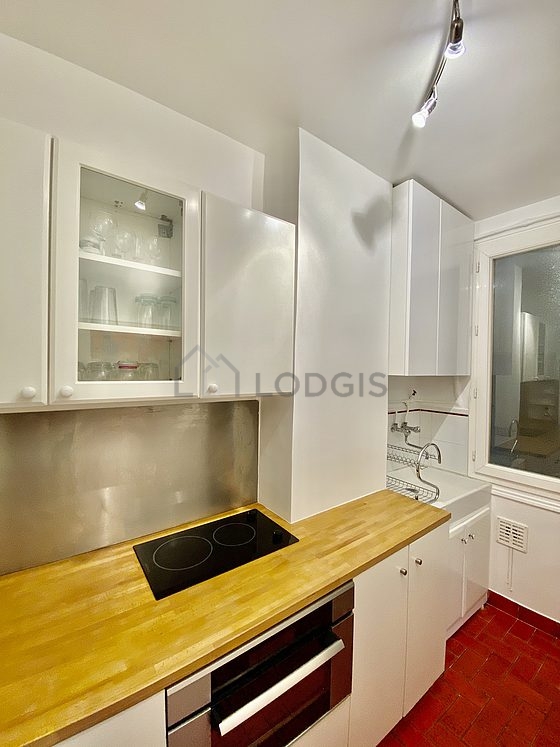 Kitchen equipped with washing machine, refrigerator, crockery
