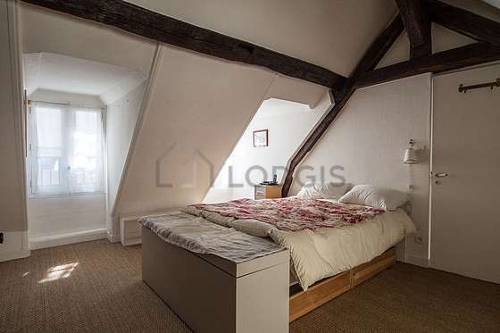 Bedroom with coco floor