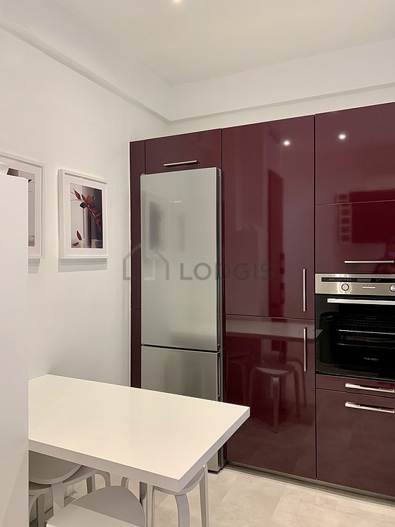 Kitchen where you can have dinner for 3 person(s) equipped with dishwasher, hob, refrigerator, freezer