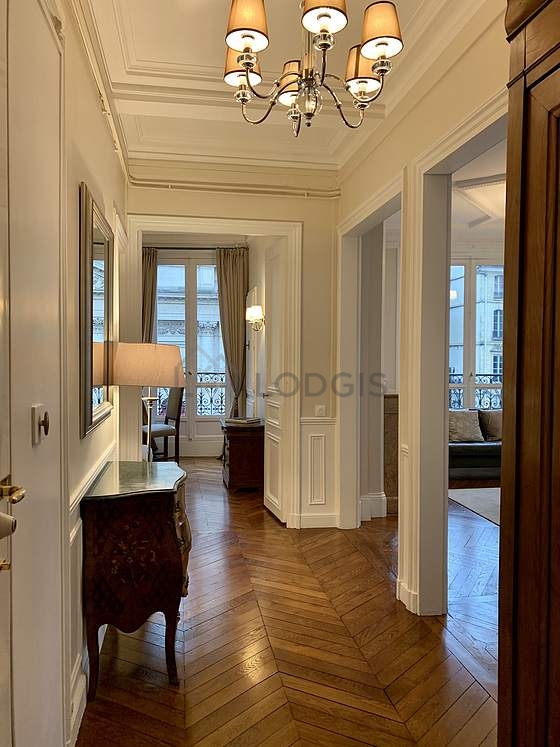Entrée avec du parquet au sol