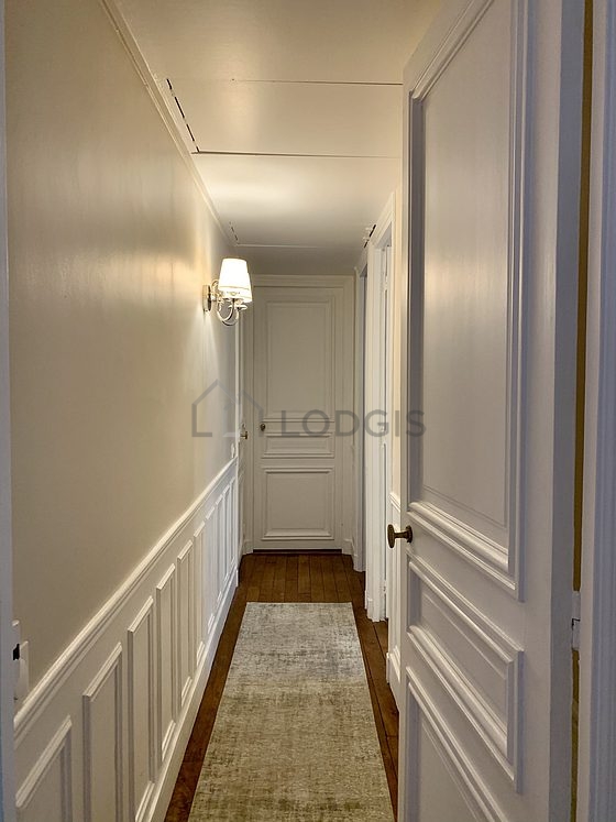 Entrée avec du parquet au sol