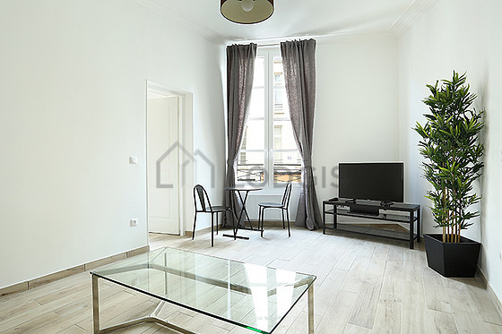 Living room of 17m² with wooden floor