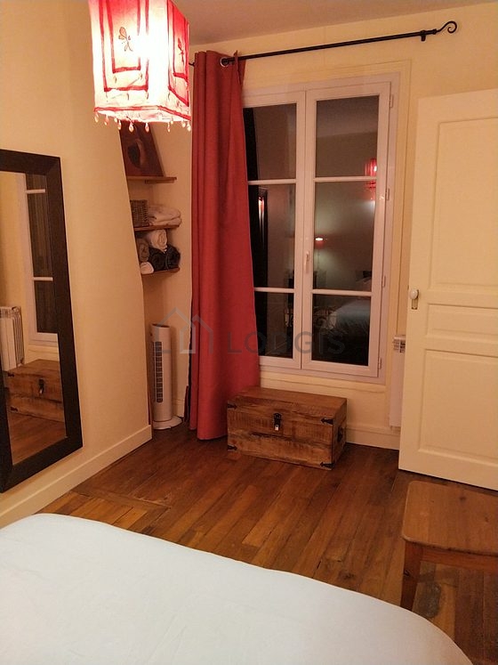 Chambre avec fenêtres double vitrage